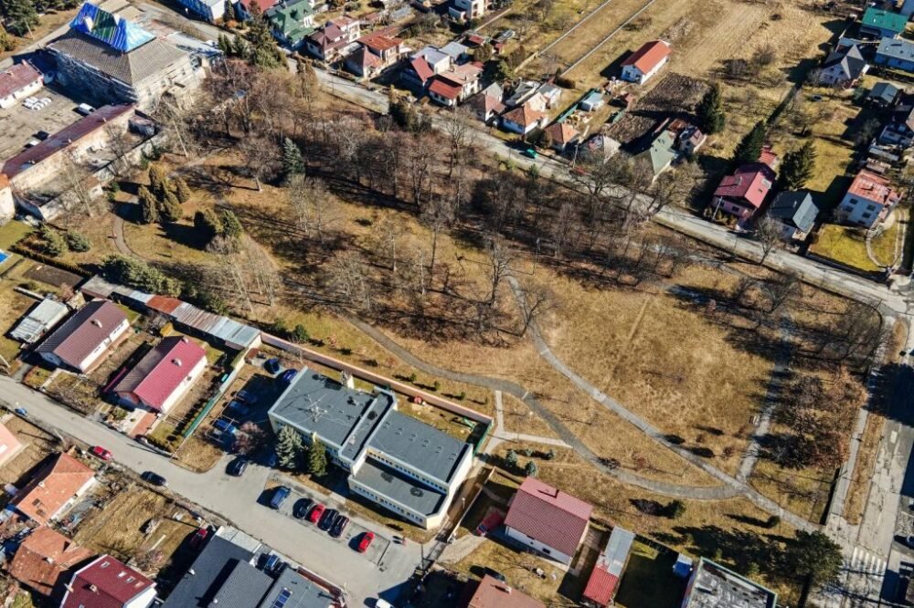Radnica začína s obnovou parku Panská záhrada