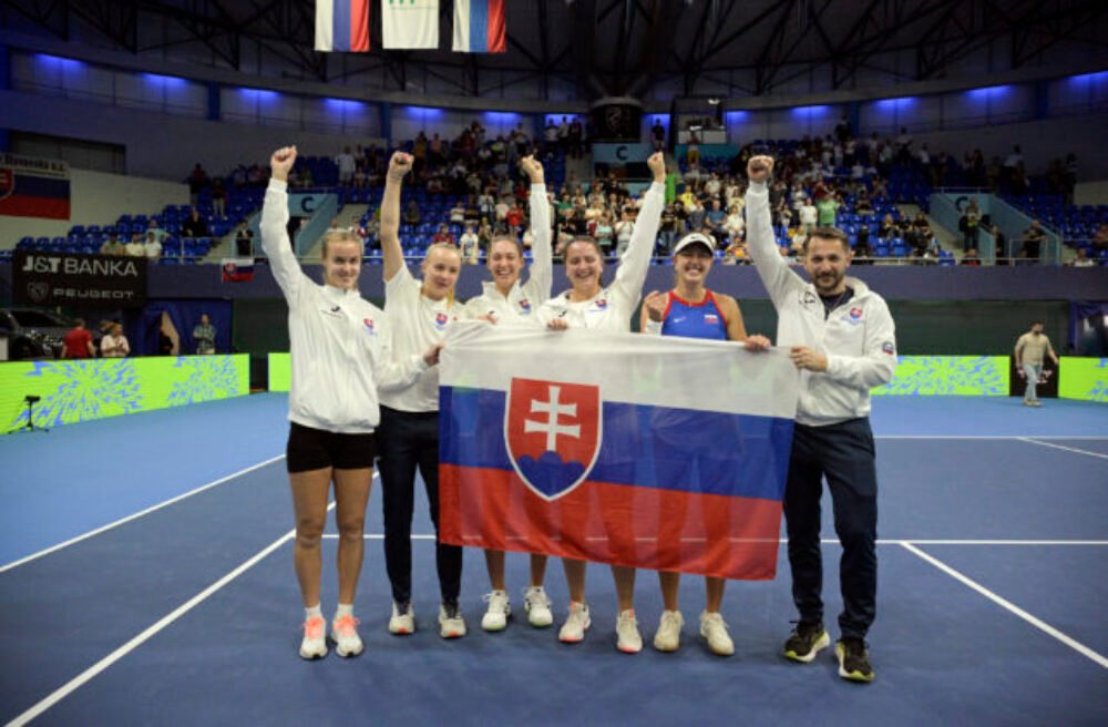 Slovenské tenistky si vybojovali postup na finálový turnaj do Sevilly, rozhodujúci bod proti Slovinkám získala Jamrichová (foto)