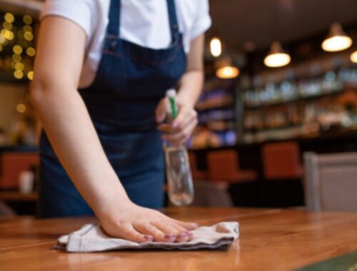 Čistota v segmente HoReCa: Aké prostriedky vám ušetria čas a peniaze?