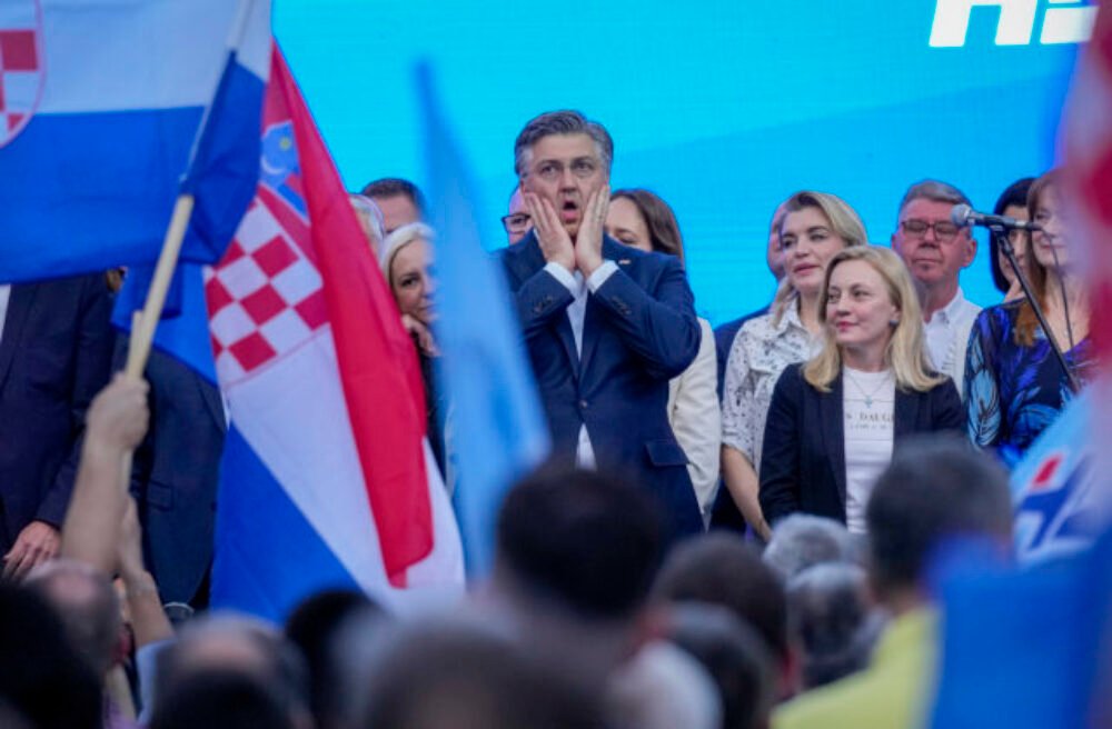 V Chorvátsku sa konajú predčasné parlamentné voľby, krajine hrozí možný maďarský či slovenský scenár