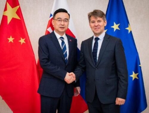 Fico pôjde na významnú obchodnú návštevu do Číny, rokoval o tom štátny tajomník Marek Eštok (foto)