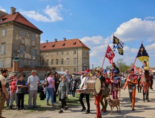 Turistickú sezónu v Holíči zaháji historický sprievod a módna prehliadka