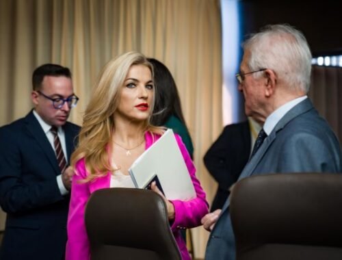 Spisovaniu petície proti predaju kaštieľa v Budmericiach považuje Šimkovičovej ministerstvo za absurdné, zostáva majetkom štátu