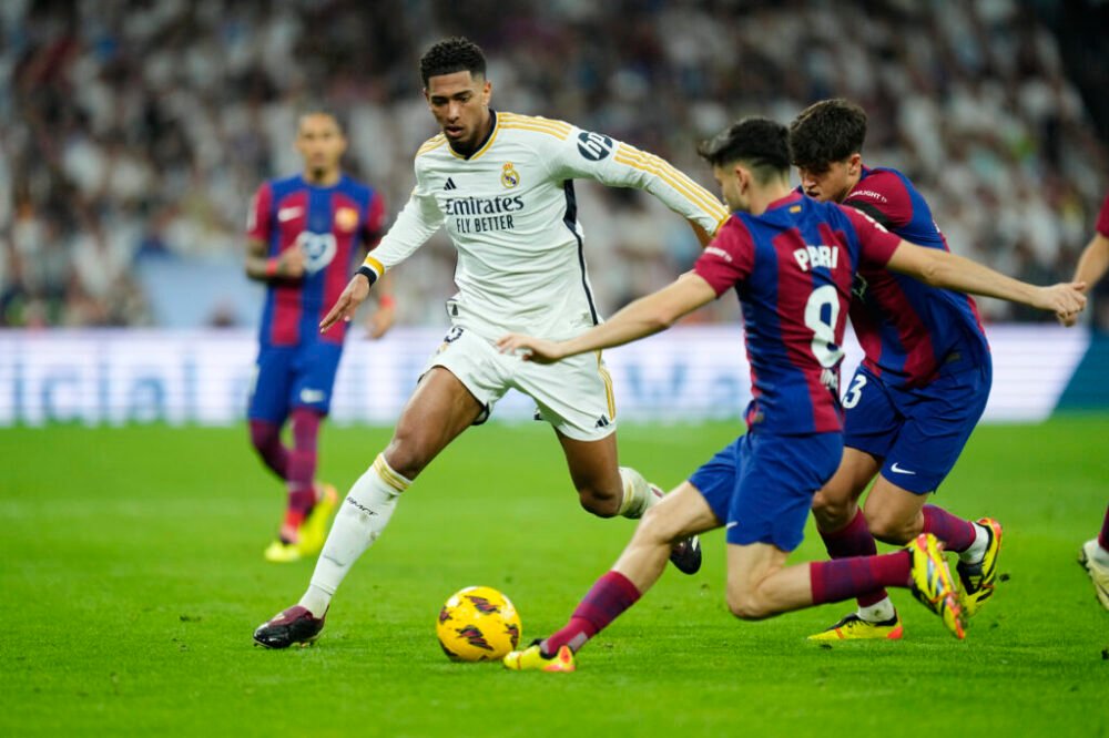 Jude Bellingham opäť rozlúskol slávne El Clásico, Realu Madrid už nič nestojí v ceste za španielskym titulom (video)
