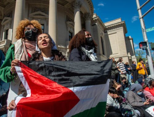 Prestížne univerzity čelia propalestínskym protestom. Židovskí študenti sa už necítia bezpečne a došlo aj k zatknutiam 