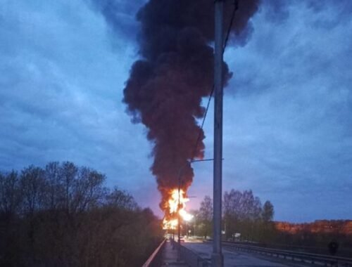 Ruské útoky dronmi spôsobili požiare energetických zariadení v Smolenskej oblasti (video)