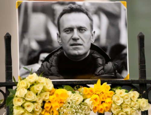 Pravoslávneho kňaza, ktorý viedol spomienkový obrad za Alexeja Navaľného, suspendovali a preložili do iného kostola