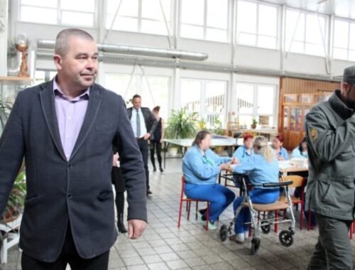 Štátny tajomník Sedliak rozbehol sériu návštev v slovenských väzniciach, prvou zastávkou bol ústav v Sučanoch (foto)