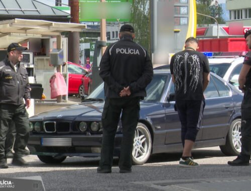 Mladík v Žiline šoféroval bez vodičského oprávnenia, policajti museli použiť varovné výstrely (foto)