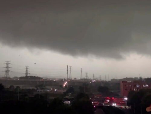 Tornádo zasiahlo čínske mesto Kuang-čou, o život prišlo päť ľudí (video+foto)