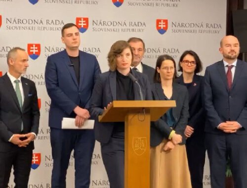 Cieľom zákona o mimovládkach je stigmatizácia a šikana združení, progresívci vyzývajú koalíciu na jeho stiahnutie (video)