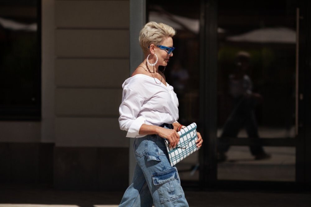 50-tničky sa vzdali šiat. Trend nohavíc sa omladzuje. „Budeme nosiť, čo chceme“