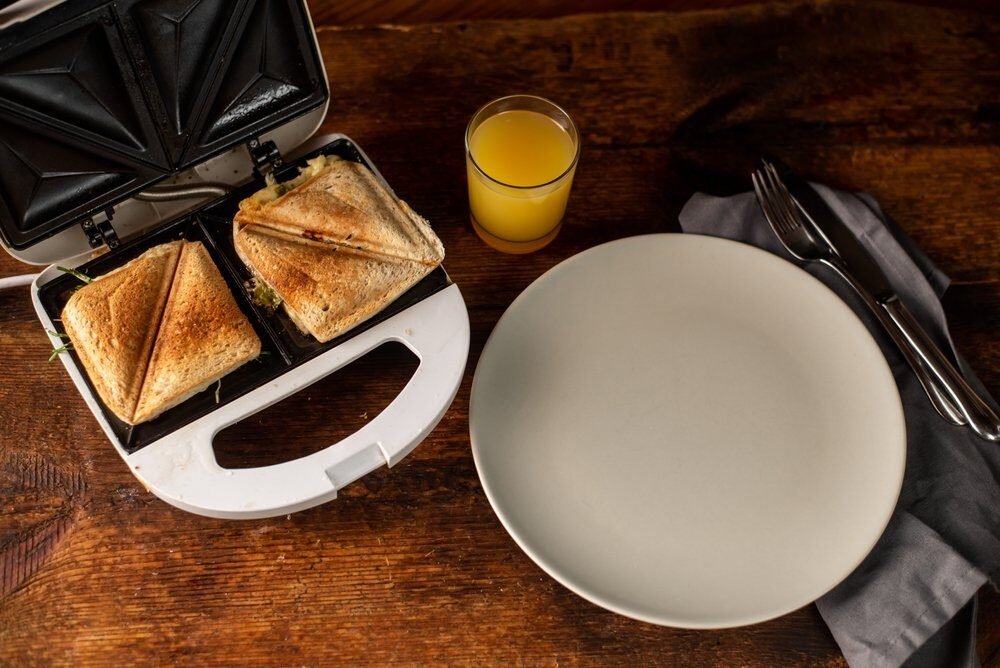Toaster taký čistý, až sa leskne? Odstráňte pripálený syr a zapečené nečistoty bez drhnutia.