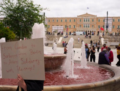 Propalestínske protesty na univerzitách naďalej pokračujú, židovskí študenti sa boja vkročiť do budovy (foto)