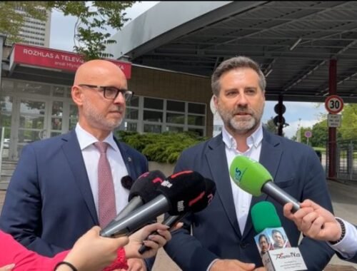 Gröhling vyjadril obavy o RTVS. Je neuveriteľné, že riaditeľom televízie by sa mohol stať Machala, ktorý tvrdí, že Zem je plochá (video)