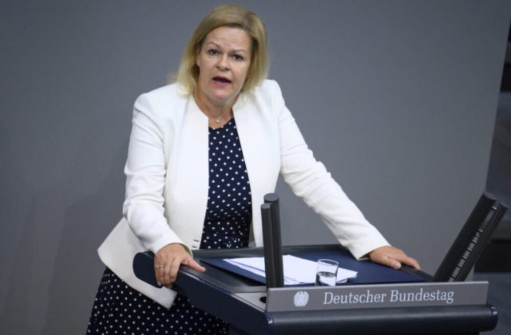 20917_germany_immigration_16244-640x420.jpg Kandidáta do Európskeho parlamentu vážne zranili počas predvolebnej kampane, Faeserová hovorí o útoku na demokraciu