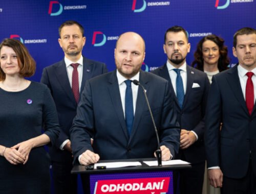 Demokrati podávajú podnet na ÚVO pre polokošele Šutaja Eštoka zo škrupín kávových zŕn za 20 miliónov – VIDEO