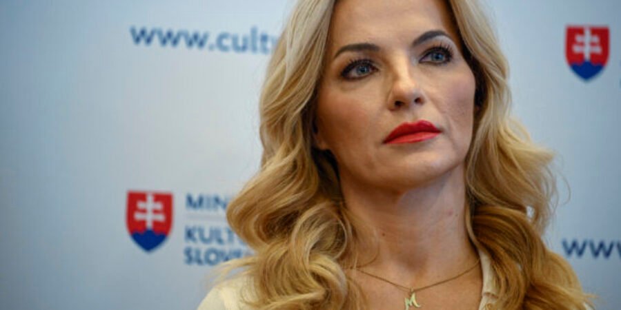 Ministerstvo kultúry už nechce kúpiť auto pre Šimkovičovú a vyzýva Šutaja Eštoka, aby ho zabezpečil