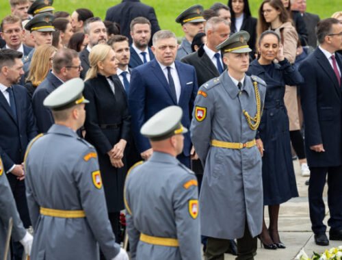 Fico si na Slavíne pripomenul Deň víťazstva nad fašizmom. Hovoril aj o silnom pute so Sovietskym zväzom (foto)