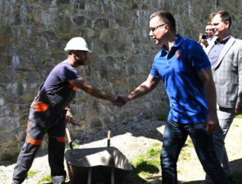 Projekt ministerstva práce má úspech, nezamestnaní už pomáhajú pri záchrane pamiatok (foto)