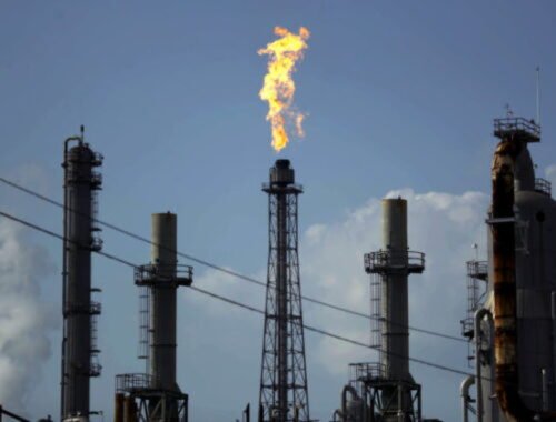 Ukrajinské drony zaútočili na rafinériu vo Volgograde, zasiahli jednotky na spracovanie ropy