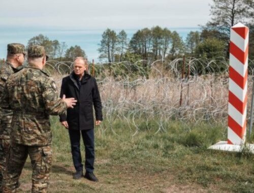 Tusk sľúbil posilnenie ochrany východných hraníc Poľska, Bielorusko obvinil zo zintenzívňovania hybridnej vojny