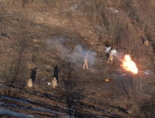 Ruská armáda stratila na Ukrajine ďalších takmer 1 300 vojakov, prišla aj o dva raketomety a lietadlo