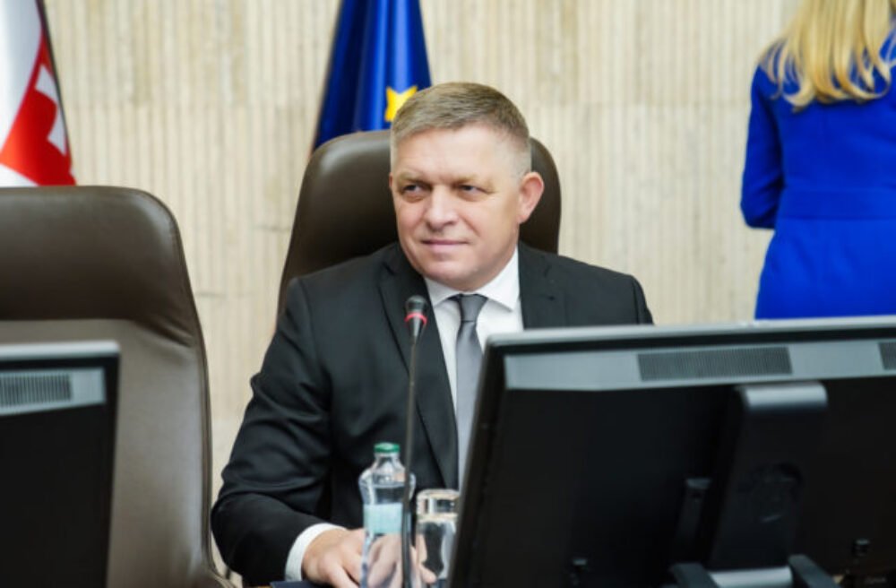 Literárny klub Dúha sa od atentátnika na Fica dištancuje a zrušil mu členstvo, premiérovi prajú skoré uzdravenie