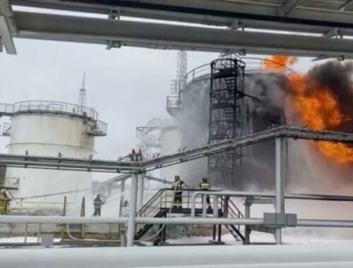 Úrok dronmi Ukrajinskej bezpečnostnej služby spôsobil v Rusku požiar ropného skladu a rozvodne elektriny