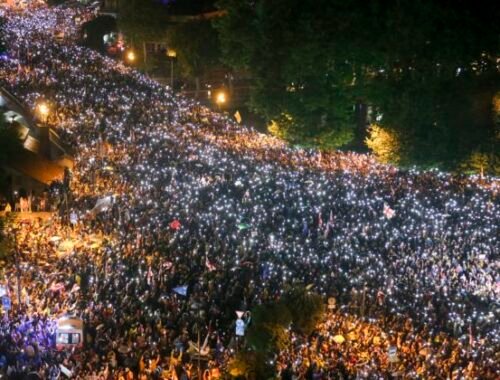 Gruzínsky parlament začal tretie čítanie sporného zákona o zahraničnom vplyve, masové protesty v krajine pokračujú (video+foto)