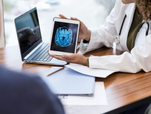 Ochorení na Alzheimerovu chorobu pribúda a týka sa stále mladších ľudí.  Nádej na účinnú liečbu priniesli slovenskí vedci