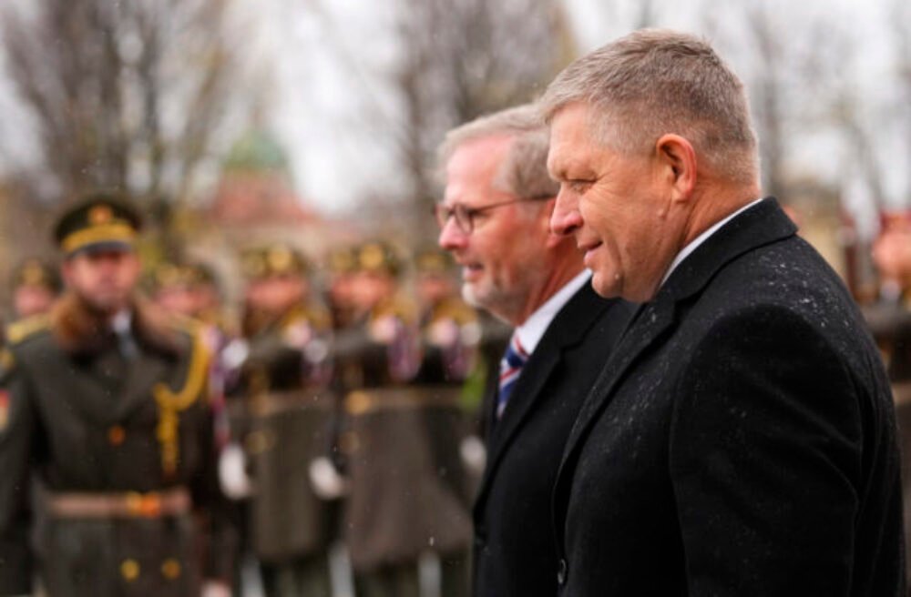 Česká vláda je šokovaná strašnými správami zo Slovenska, Fiala aj Babiš prajú Ficovi skoré uzdravenie