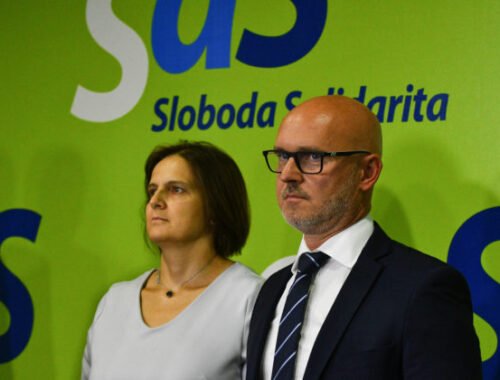 Strana SaS pripravuje trestné oznámenie. Množiace sa vyhrážky voči viacerým z nás prekračujú hranice, uviedol Gröhling