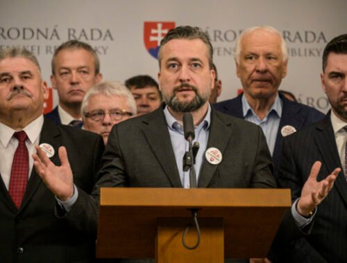 Poslanci jednohlasne prijali uznesenie k atentátu na predsedu vlády Roberta Fica (video+foto)