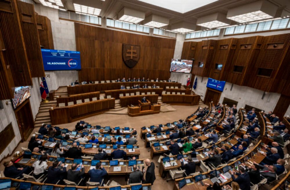 Poslanci zvolili nového člena Súdnej rady, podporila ho aj časť opozície