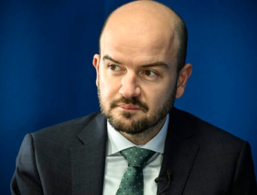 Koalícia by mala s opozíciou konzultovať prijímanie legislatívnych zmien v súvislosti s atentátom na premiéra vopred, tvrdí Dubéci