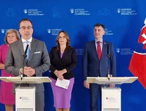 Samosprávy a poskytovatelia sociálnej služby sa dohodli na kompromise. Ide však o dočasné riešenie, povedal Tomáš (video)