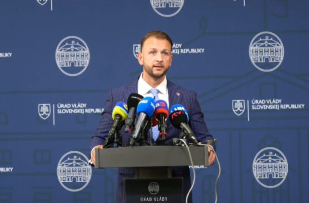 24886_snimka-obrazovky-298-e1716986646786-640x420.jpg Polícia naďalej pracuje vo zvýšenom režime, uviedol Šutaj Eštok. Monitorované sú aj miesta s vyšším predpokladom bezpečnostného incidentu (video)