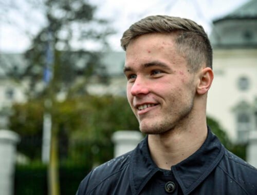 Ocenenie Férový čin roka 2023 získal za podporu demokratických hodnôt Marek Janiga, na ktorého slovne útočil aj premiér
