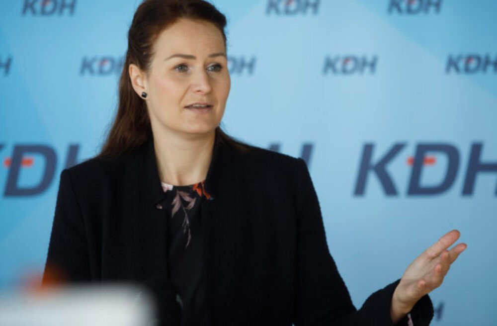 Príspevok na kúpu auta by mohla dostať ďalšia skupina zdravotne postihnutých ľudí, navrhuje Holečková