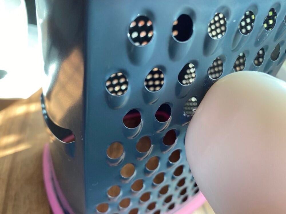 Nastrúhajte ho a pridajte do bielizne. Prací prášok už nebudete potrebovať. Ťažkým škvrnám dáte rýchlo zbohom