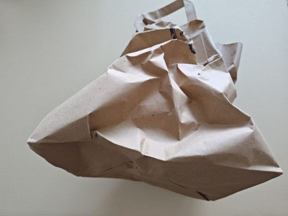 Vezmite si papierové vrecko a zaveste ho na balkón. Než sa nazdáte, nepríjemný problém zmizne na celé leto.