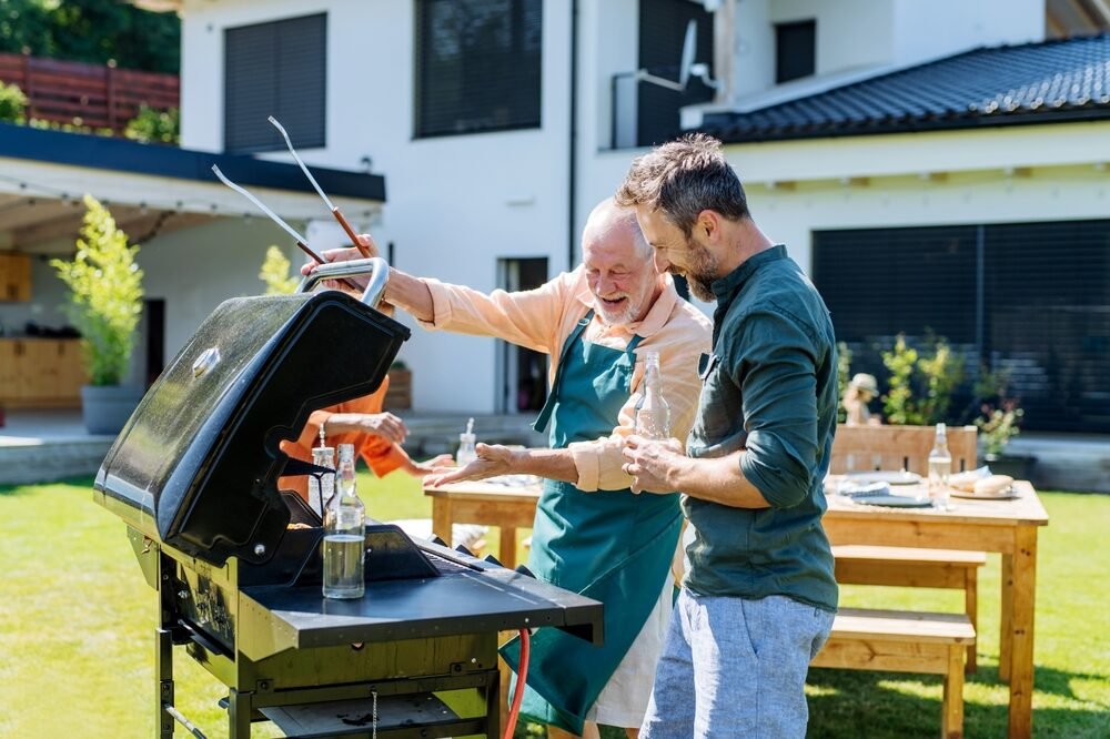 Vezmem si z kuchyne a zrolujem sa do guličky. Nikdy nemám problém so špinavým grilom
