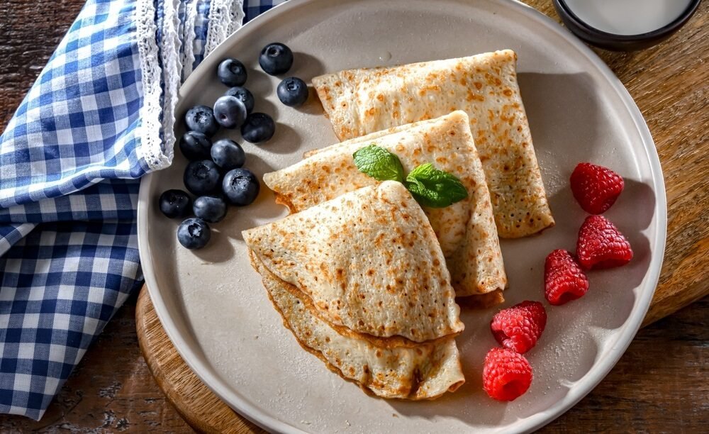 Pridajte 100 ml. Palacinky budú mäkké, vláčne a nebudú sa trhať. Nie je to o perlivej vode