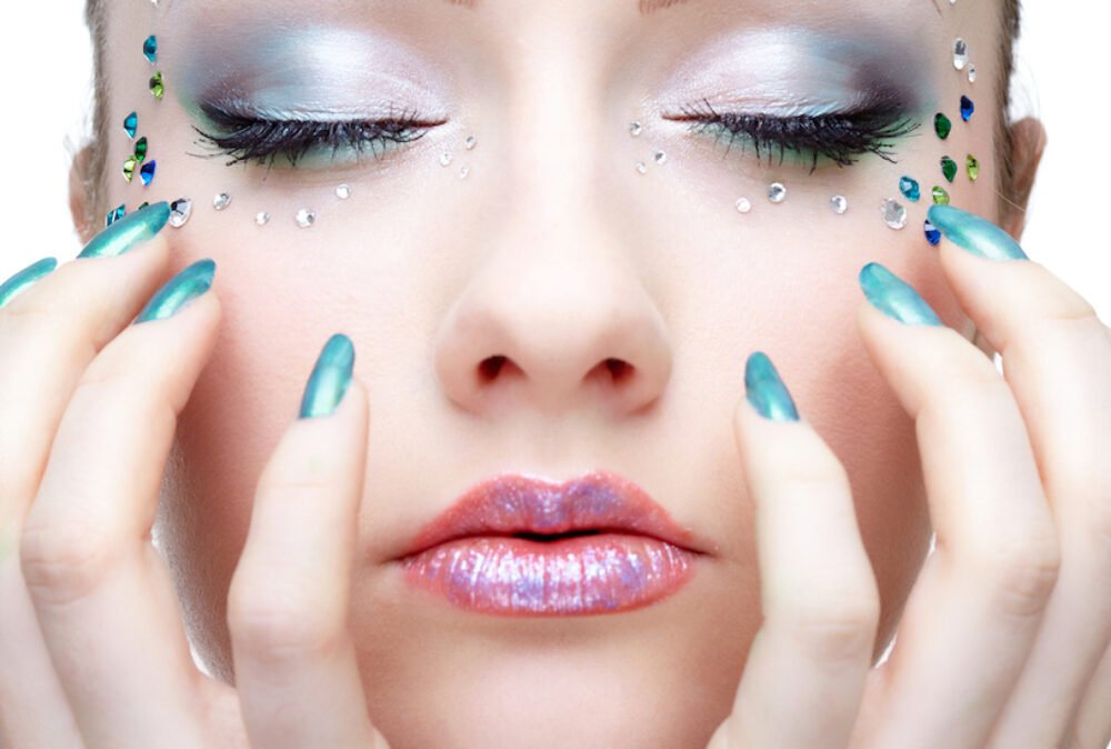 Chcete vyzerať ako zo žurnálu? Už žiadne francúzske ani mob wife nails. Zvoľte si nechty morskej panny