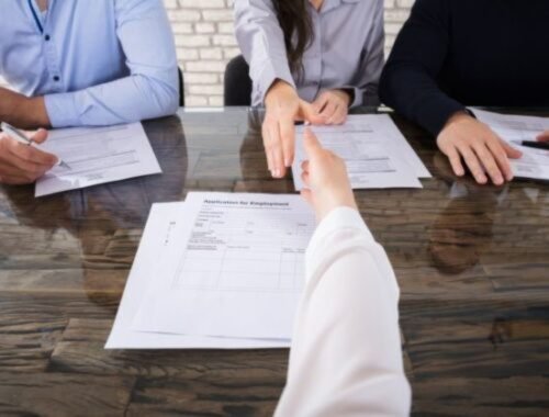 Zamestnanosť na Slovensku opäť vzrástla, pribudli pracujúci vo výrobe aj stredoškoláci