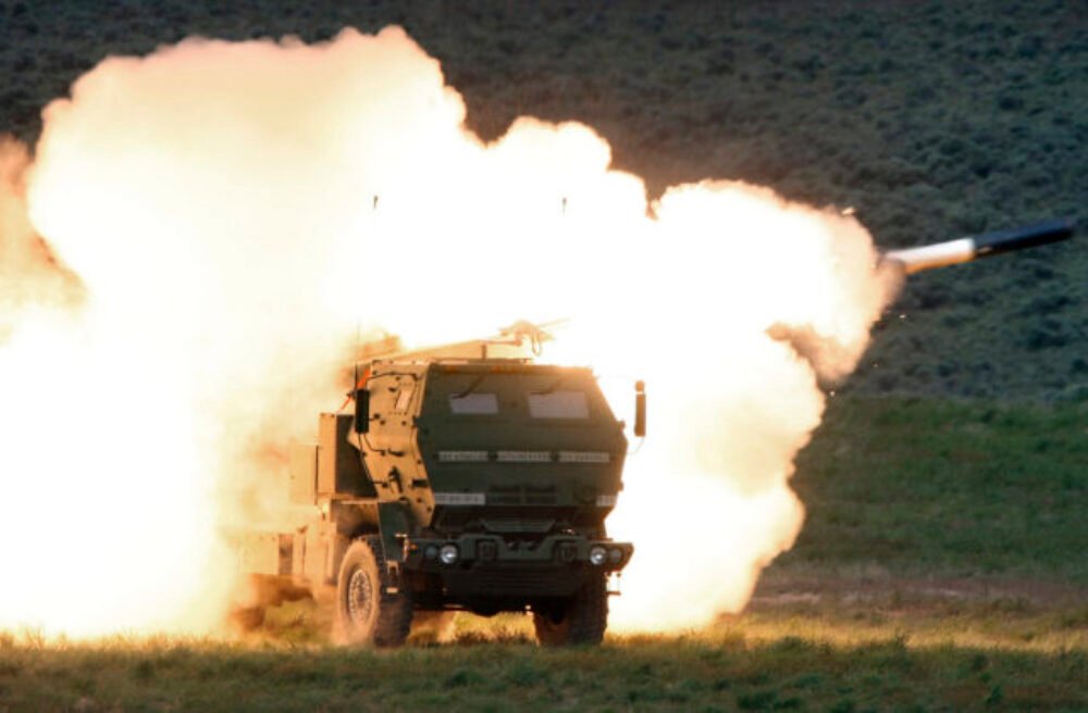 Ukrajinci naďalej používajú raketové systémy HIMARS aj bez americkej pomoci, našli ľahkú alternatívu