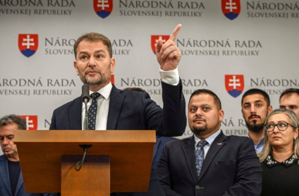Poslanci hnutia Slovensko chcú zastaviť neobmedzené rozdávanie odmien politickým nominantom