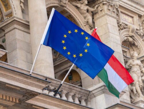 Európsku úniu znepokojuje zjednodušený vstup ruských a bieloruských občanov do Maďarska, Szijjártó kritiku odmieta