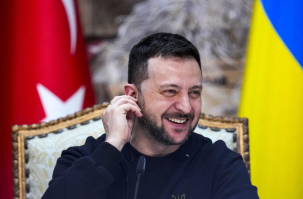 Väčšina Ukrajincov je za to, aby prezident Zelenskyj zostal vo funkcii až do konca stanného práva